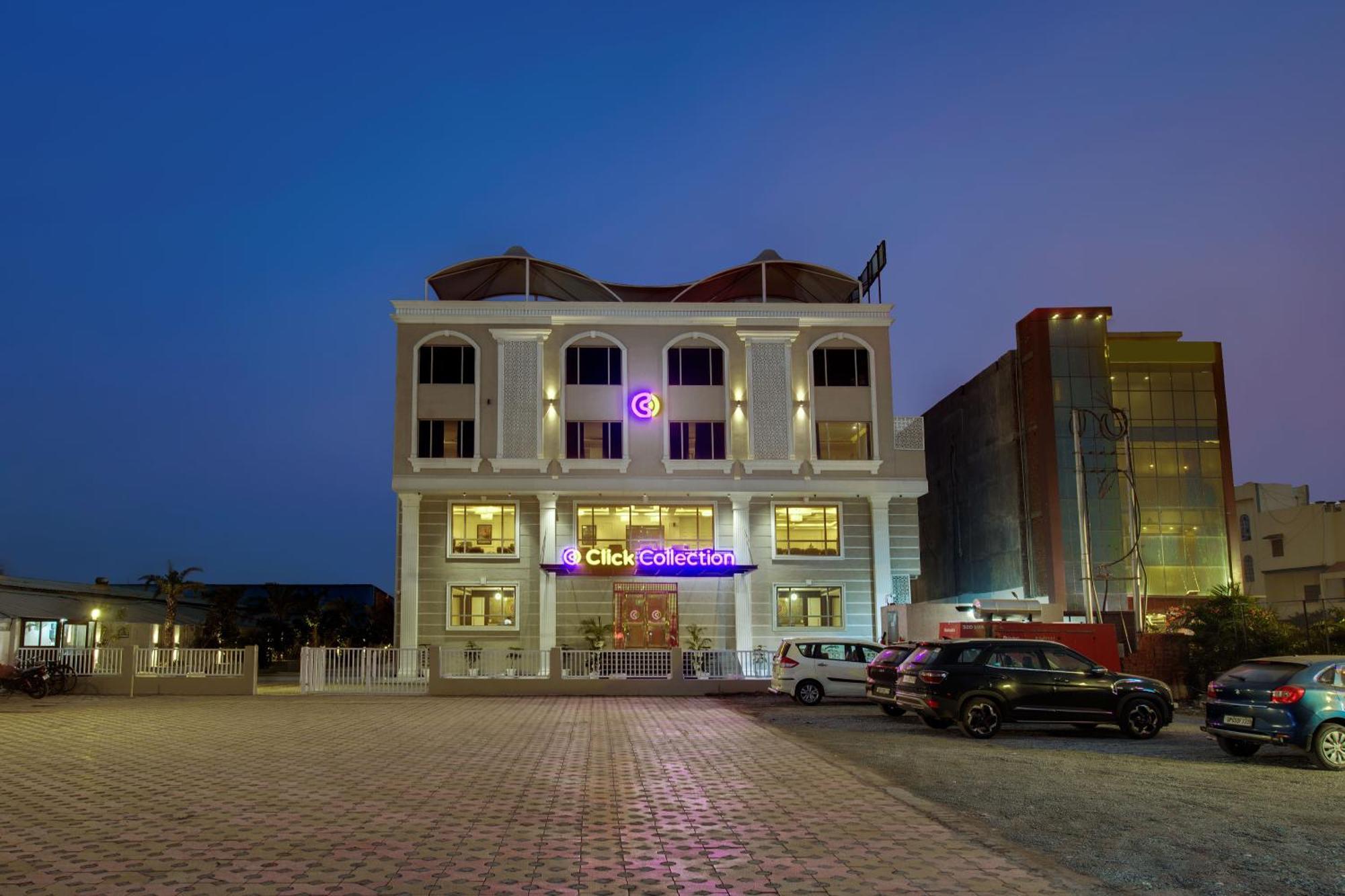 Click Collection Grand Gateway Varanasi Bagian luar foto