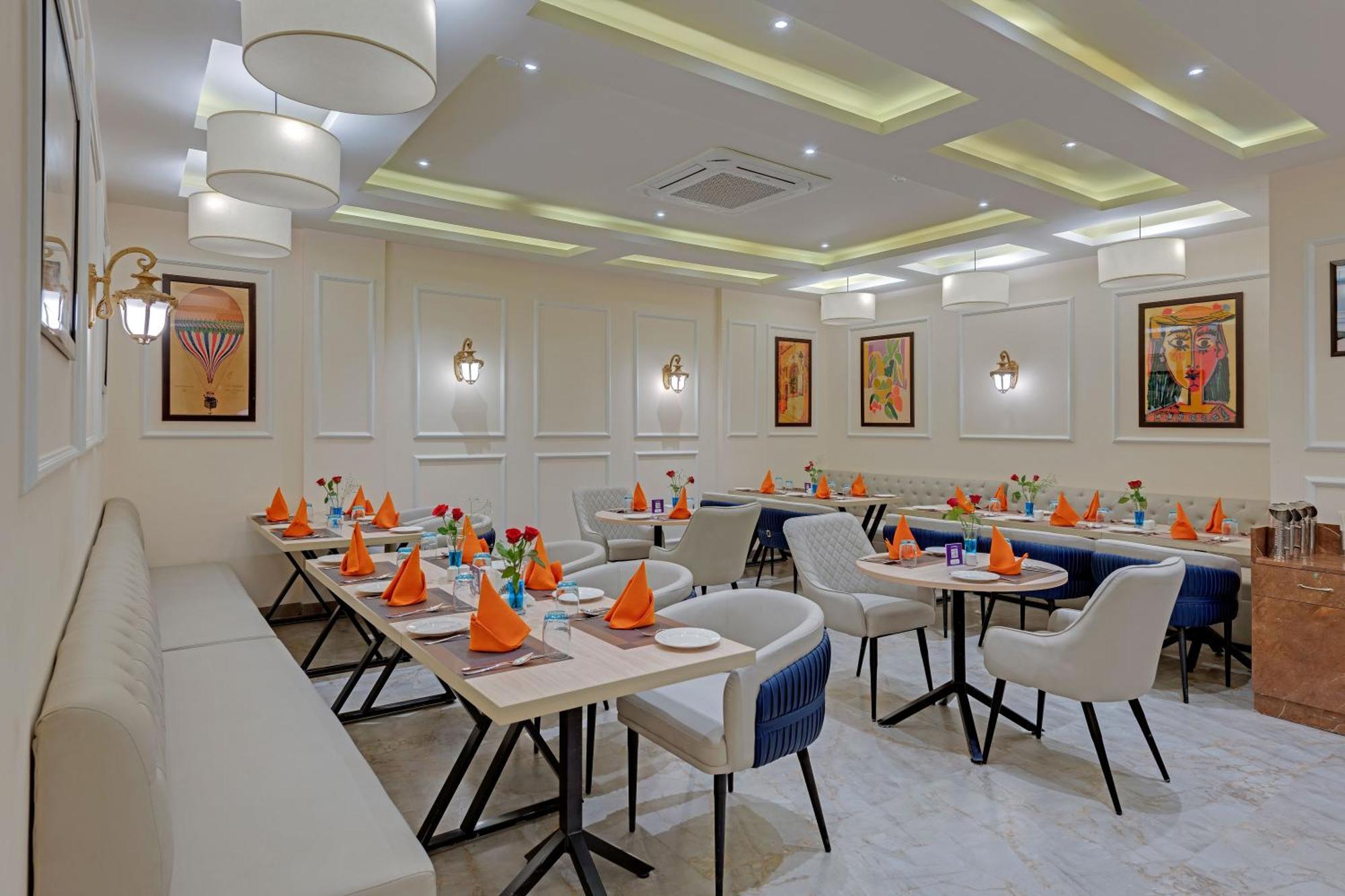 Click Collection Grand Gateway Varanasi Bagian luar foto