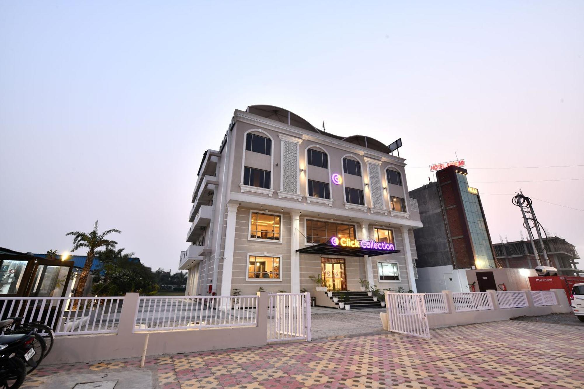 Click Collection Grand Gateway Varanasi Bagian luar foto